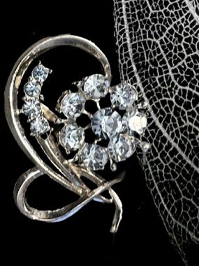 Vintage 1950’s Classic Coro Brooch With Baby Blue Rhinestones